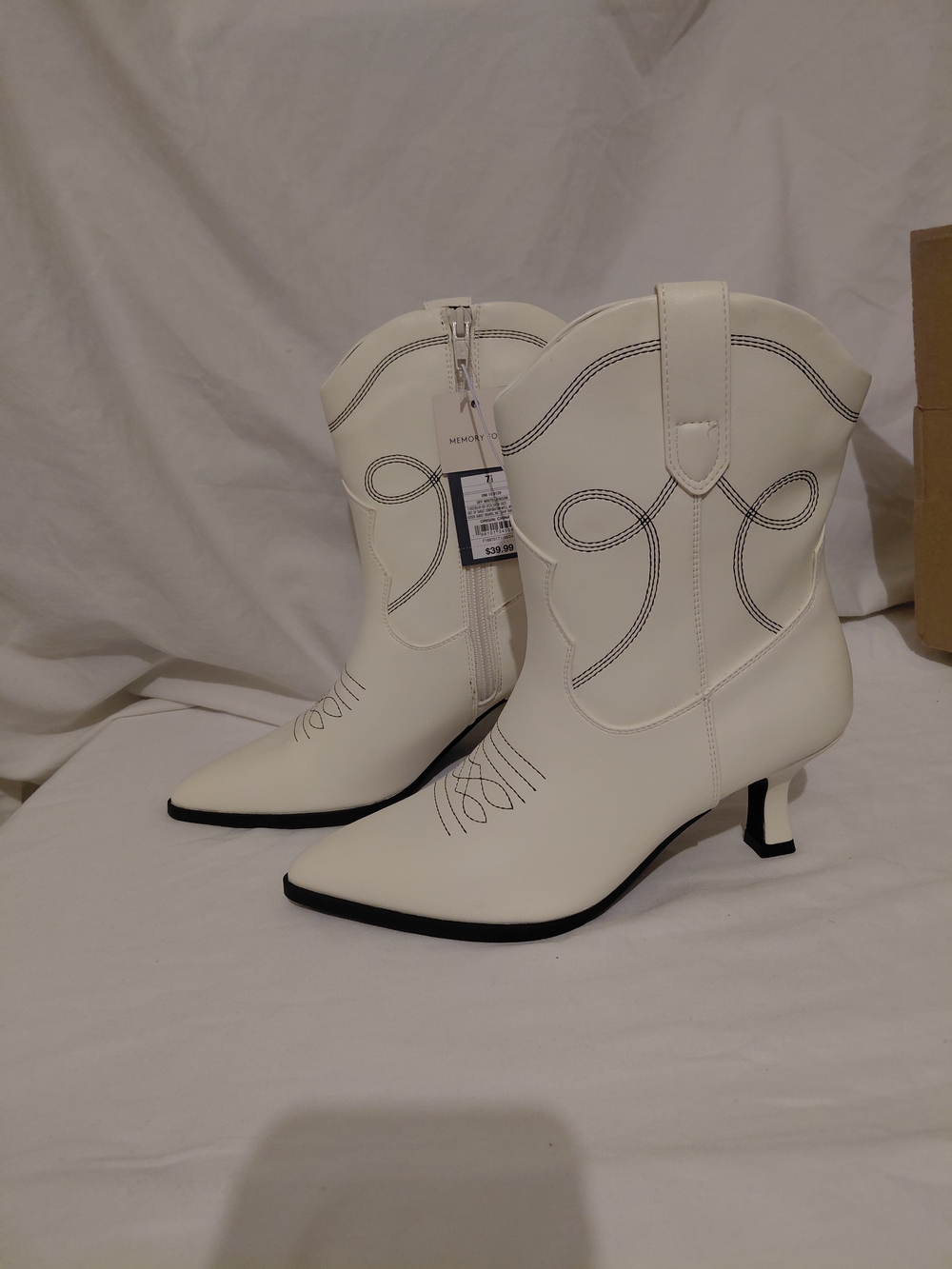White Western-Style Pointed Toe Kitten Heel Boots